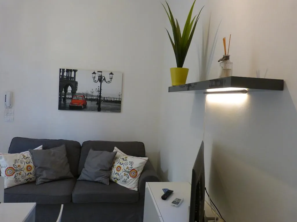 Residenza Piazza Malpighi Bologna 0*,  Italy
