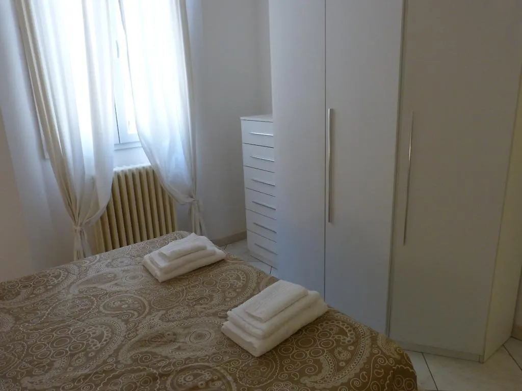 Residenza Piazza Malpighi Bologna 0*,
