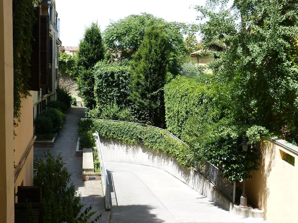 Residenza Piazza Malpighi Bologna 0*,